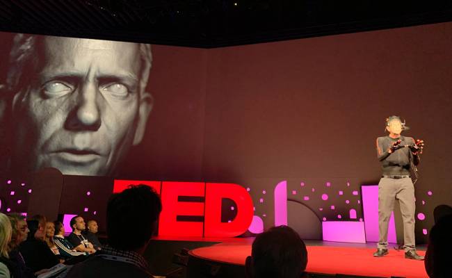 시각디자이너 도그 로블이 딥페이크 기술을 시연하고 있다. [Flickr]