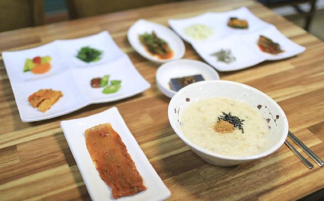 담백한 맛을 지닌 백합죽 [사진/성연재 기자]