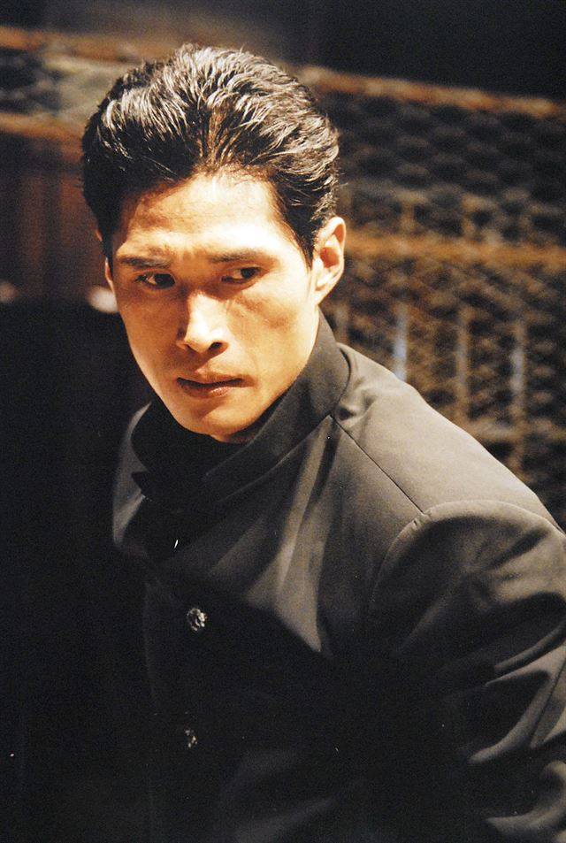 영화 '피도 눈물도 없이'에서 단역으로 출연했던 정두홍 무술감독의 모습. CJ엔터테인먼트 제공