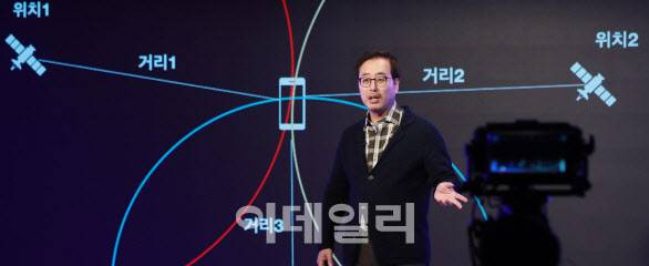 임규태 박사가 서울 중구 순화동 KG하모니홀에서 ‘위대한 생각’ 지상 강연 ‘인더스토리’ 시간 편을 강의하고 있다.(사진=노진환 기자)