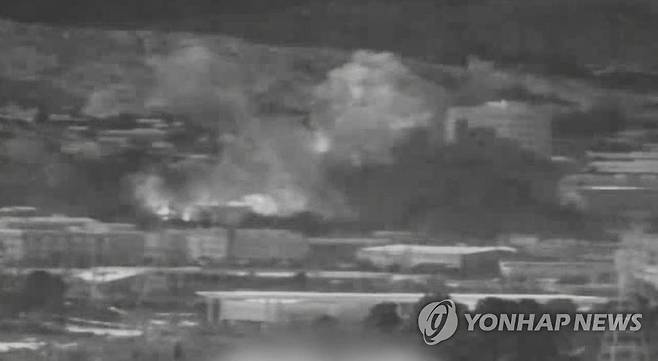 폭파되는 개성공단 내 남북 연락사무소 (서울=연합뉴스) 16일 오후 개성 공동연락사무소 청사가 폭파되고 있다. 2020.6.16 [국방부 제공.재판매 및 DB 금지] photo@yna.co.kr