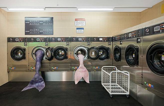 〈이다, 이다, 이다!〉는 작가가 LA의 빨래방에서 선보인 〈이다〉를 바탕으로 제작된 설치미술 작품이다.