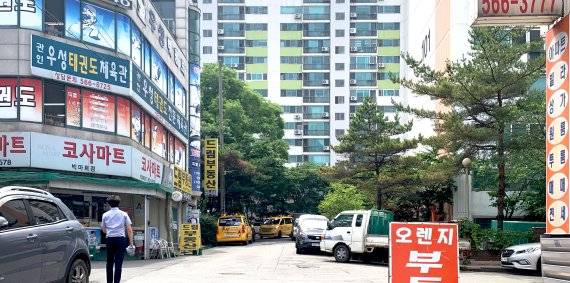 인천 서구 연희동 인근 아파트 단지와 상가 전경. 인천 연수·남동·서구는 이번 부동산 대책에서 투기과열지구로 새로 지정됐다. 사진=강현수 기자