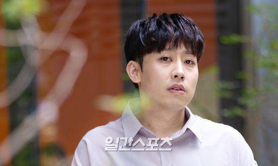 가수 오왠이 18일 오후 서울 상암동 JTBC빌딩에서 진행되는 일간스포츠와의 인터뷰전 포토타임 행사를 갖고있다.