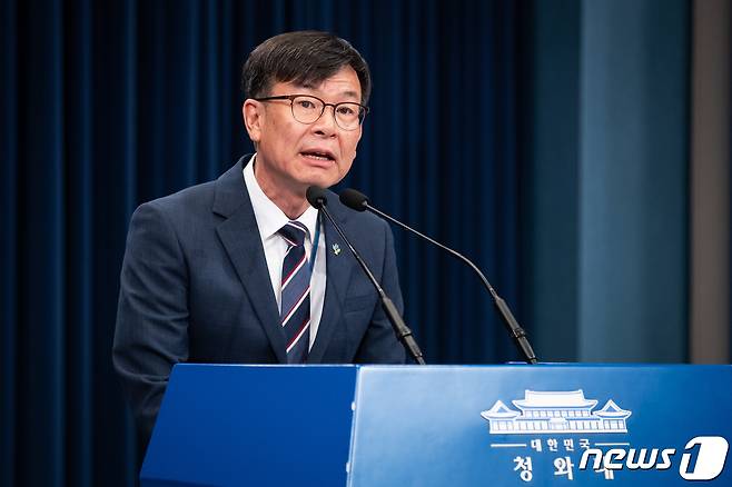 김상조 청와대 정책실장이 21일 청와대 브리핑룸에서 취임 1년을 맞아 일본 수출규제 등 현안관련 브리핑을 하고 있다. 2020.6.21/뉴스1 © News1 유승관 기자