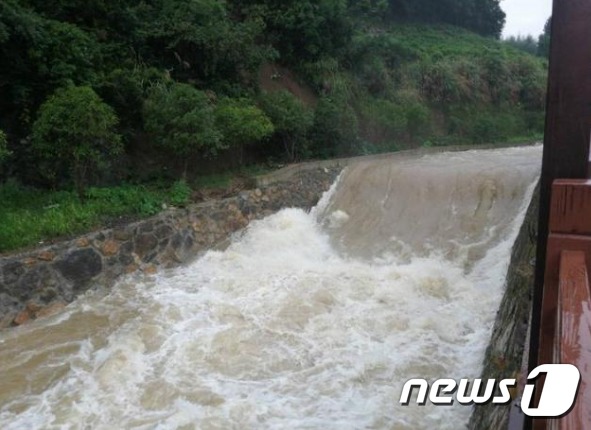 중국 남부 지역 강타한 폭우. 출처-환구망 갈무리© 뉴스1
