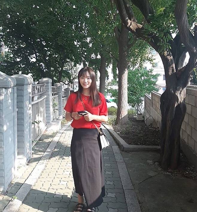 그라운드 밖에서 사복을 입은 여자축구선수 장슬기. [사진 장슬기 인스타그램]