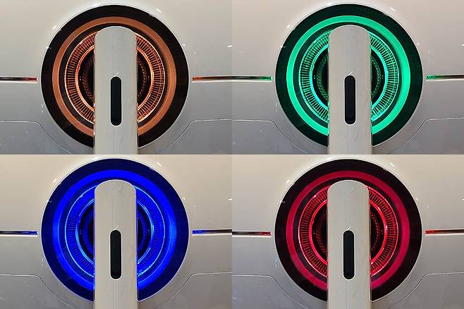 모니터 후면에 있는 코어 라이팅은 의외의 멋이 있다.