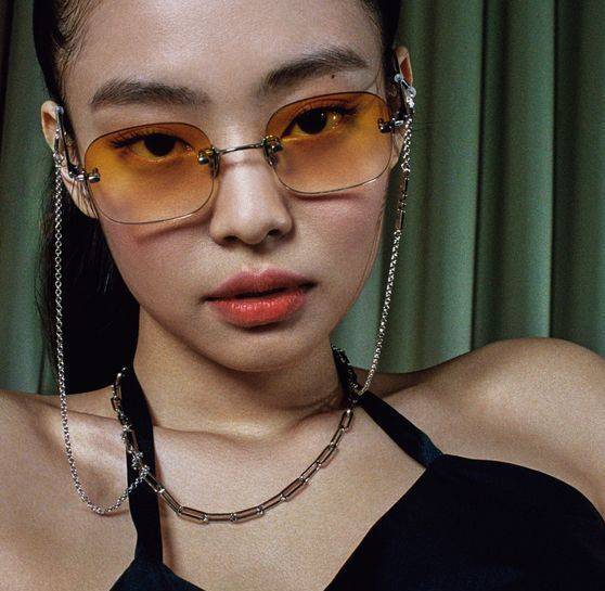 제니의 '젠틀몬스터 제니 홈' 틴트 선글라스. 사진 젠틀몬스터