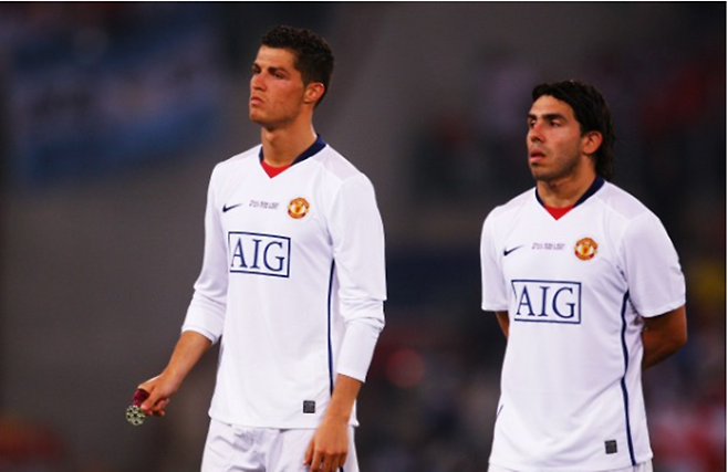 ▲ 크리스티아누 호날두(왼쪽)와 카를로스 테베즈 ⓒ '사커 라두마' 웹사이트 갈무리