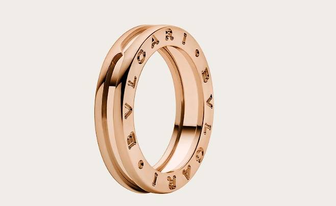 불가리 '비제로원 1밴드 링' 로즈 골드.(불가리 홈페이지)© 뉴스1