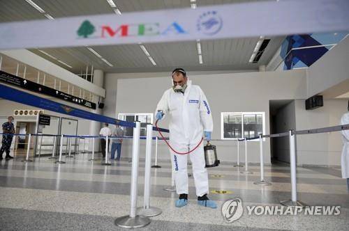 1일(현지시간) 다시 문을 연 레바논 수도 베이루트의 라피크하리리 국제공항 [EPA=연합뉴스]
