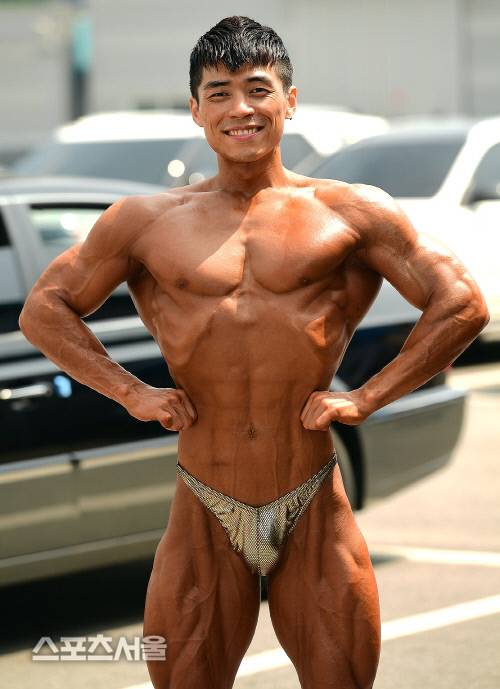 마선호가  ‘2020 피트니스스타 NFC in 수원’에서 완벽한 근육을 뽐내고 있다. 이주상기자 rainbow@sportsseoul.com