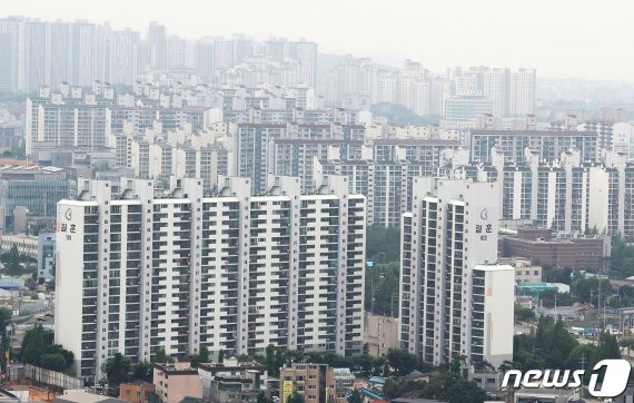 6·17대책의 풍선효과가 부푼 김포가 이르면 다음주중 조정대상지역으로 묶일 전망이다.