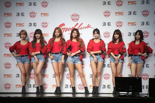 걸그룹 AOA가 서울 광진구 광장동 YES24 라이브홀에서 열린 AOA 네 번째 미니앨범 ‘굿 럭’(Good Luck) 쇼케이스에서 포즈를 취하고 있다. 2016.5.16 연합뉴스