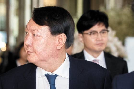 윤석열 검찰총장이 지난해 9월 인천 파라다이스시티 호텔에서 열린 마약류퇴치국제협력회의에 당시 조국 법무부 장관 일가 수사를 총괄했던 한동훈 대검 반부패강력부장과 참석했던 모습. [뉴스1]