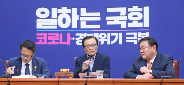 최고위원회의 발언하는 민주당 이해찬 대표/연합뉴스