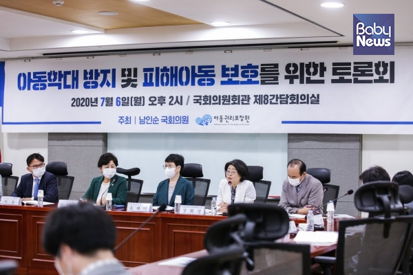 '아동학대 방지 및 피해아동 보호를 위한 토론회'에는 ▲장화정 아동권리보장원 아동학대예방본부 본부장 ▲강현아 숙명여대 아동복지학부 교수 ▲이동건 전국아동보호전문기관협회 회장 등이 참여했다. 김재호 기자 ⓒ베이비뉴스