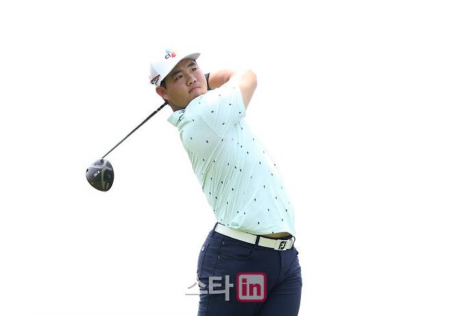 김주형이 9일 전북 군산시 군산 컨트리클럽에서 열린 KPGA 군산CC오픈 1라운드 9번홀에서 티샷을 하고 있다. (사진=KPGA)