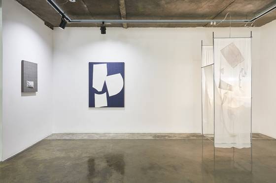 Fay Shin's Air and Grid series (2019) and "0 Light Year" (2020). [GALLERY SU]