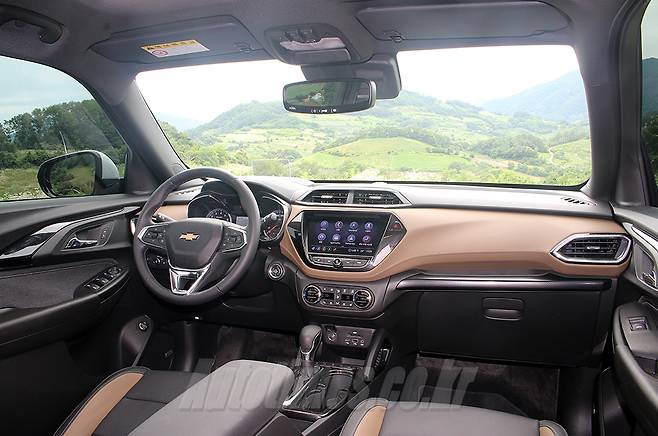 트레일블레이저 액티브 실내