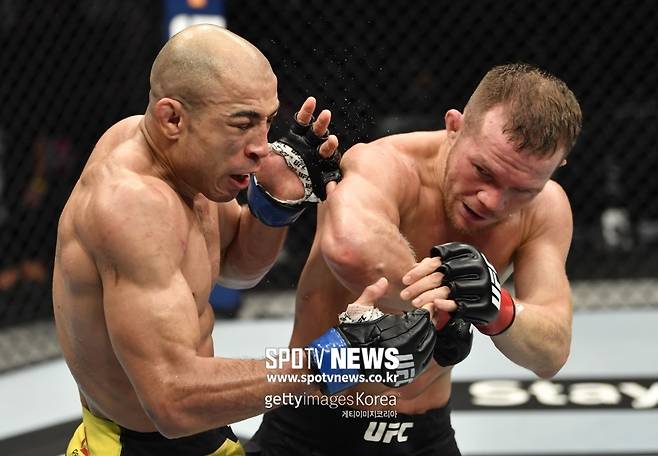 ▲ 조제 알도는 지난 12일 UFC 251에서 페트르 얀에게 5라운드 TKO로 지고 3연패에 빠졌다.