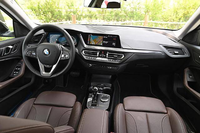 BMW 220d 그란쿠페 자유로 주행