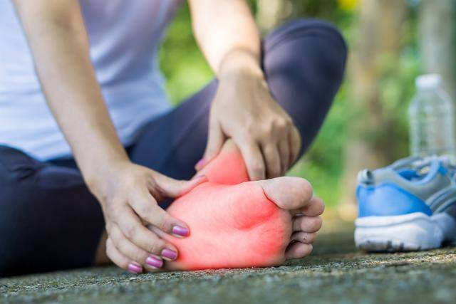 우리 몸에서 발은 매우 중요한 신체기관이지만, 정작 발을 올바르게 사용하는 사람은 거의 없다. 게티이미지뱅크