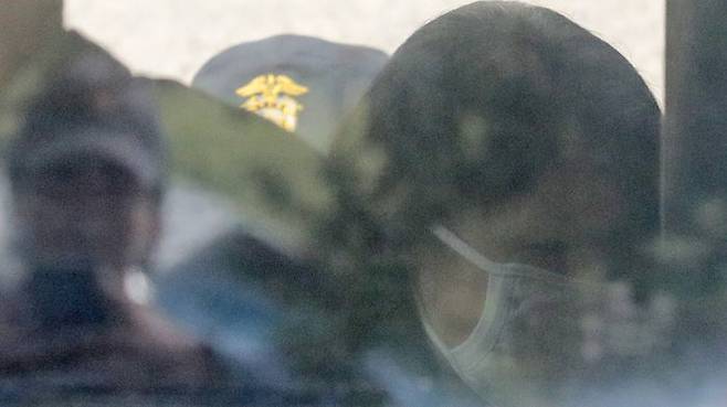 무기징역 선고받은 뒤 호송차 오르는 고유정