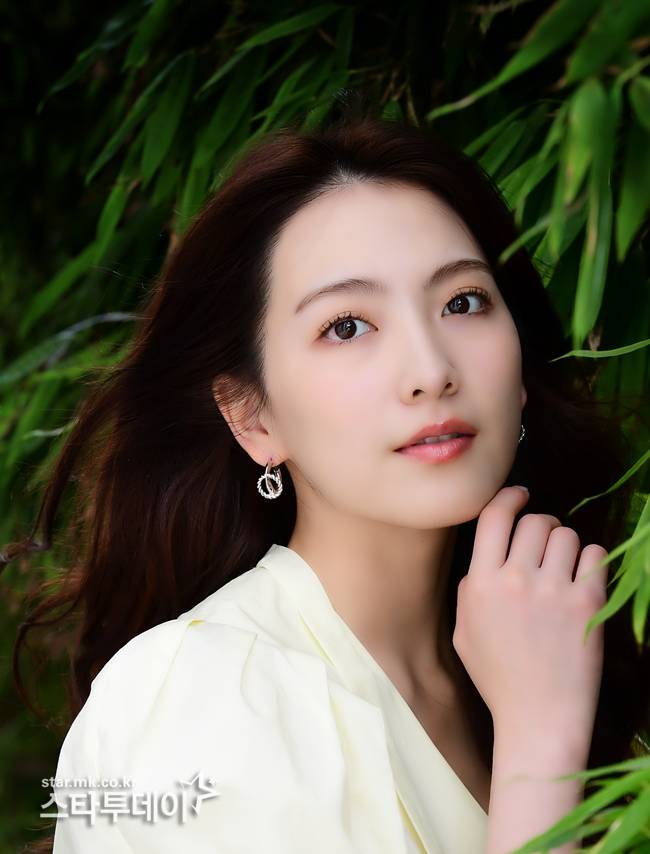 최근 종영한 JTBC 월화 드라마 ‘야식남녀’에서 계약직 예능 피디 ‘김아진’ 역을 맡은 강지영. 사진ㅣ강영국 기자