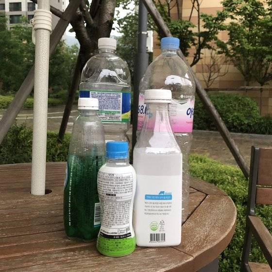 투명 페트병 분리수거 대상은 생수와 음료 용기만이다.
