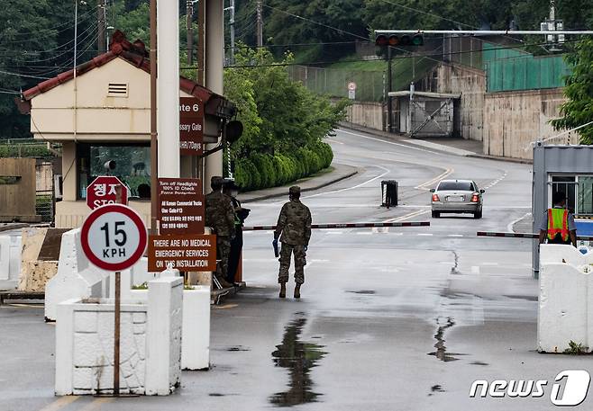미국 국방부가 백악관에 주한미군 감축 옵션을 제시했다고 월스트리트저널(WSJ)이 보도했다. 사진은 19일 오전 서울 용산구 주한미군기지의 모습. 2020.7.19/뉴스1 © News1 이재명 기자
