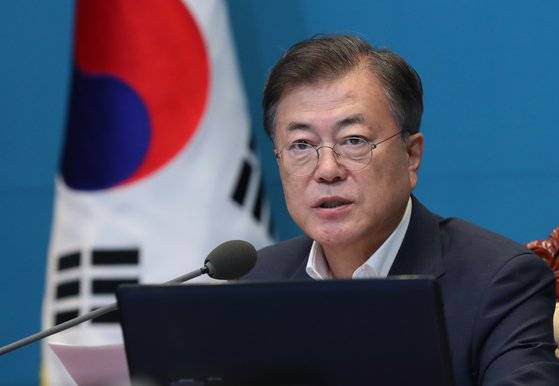 문재인 대통령이 20일 오후 청와대에서 수석·보좌관 회의를 주재하고 있다. ［연합뉴스］