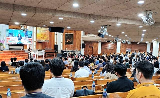 김지연 한국가족보건협회 대표가 지난 4일 경남 마산 합성감리교회에서 포스트모더니즘과 성 혁명을 주제로 강의하고 있다.