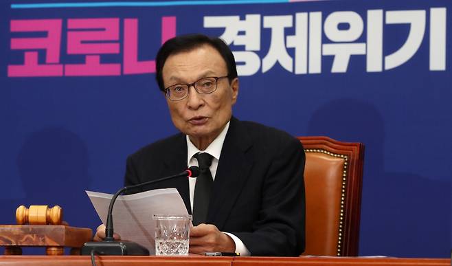 이해찬 더불어민주당 대표가 13일 오전 서울 여의도 국회에서 열린 최고위원회의에서 모두발언을 하고 있다. 이 대표는 모두발언에서 "부동산대책은 증세 아닌 투기 잡기 위한 것"이라고 밝혔다. /사진제공=뉴스1