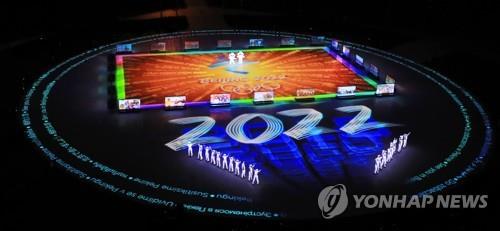 2022 베이징으로의 초대 (평창=연합뉴스) 서명곤 기자 = 2018년 당시 강원도 평창 올림픽스타디움에서 열린 2018평창동계올림픽 폐회식에서 다음 개최지인 중국의 베이징 공연단이 2022년 베이징 동계올림픽을 형상화 한 공연을 펼치고 있다.  2018.2.25