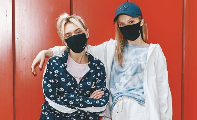 신세계인터내셔날이 출시한 패션 마스크. 20대 젊은 층에게 인기를 모으며 추가 발주가 이어졌다. 신세계인터내셔날 제공