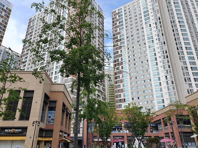 1196세대 모든 가구가 84㎡로 지어진 갈매역아이파크 단지 모습. [이민경 기자]