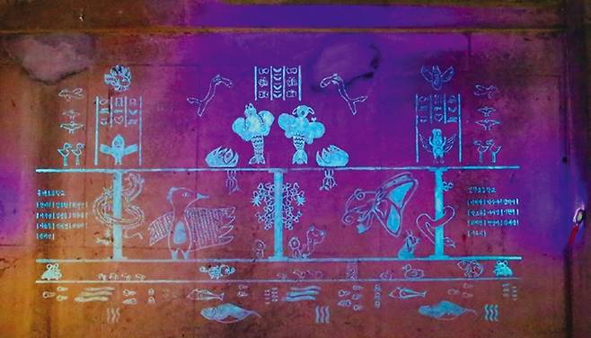 인왕초, 홍제초 학생 20명이 모여 그린 야광벽화 ‘홍제유연 미래 생태계’.