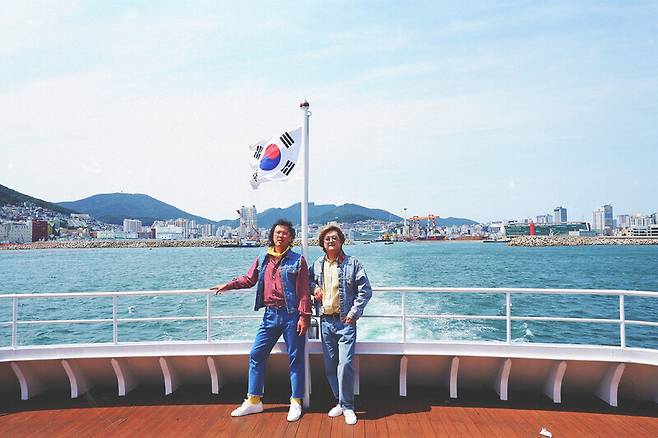 새 미니앨범 <부산직할시>를 발표한 육중완 밴드. 록스타뮤직앤라이브 제공