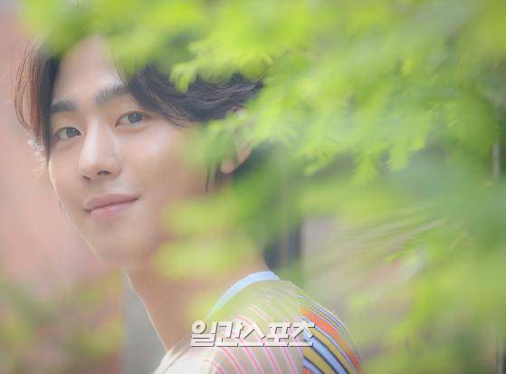 제56회 백상예술대상 TV 부문 신인 연기상을 수상한 배우 안효섭이 7일 오후 서울 마포구 상암동의 한 식당에서 일간스포츠와 취중 인터뷰를 가졌다. 박세완 기자 park.sewan@jtbc.co.kr / 2020.07.07/