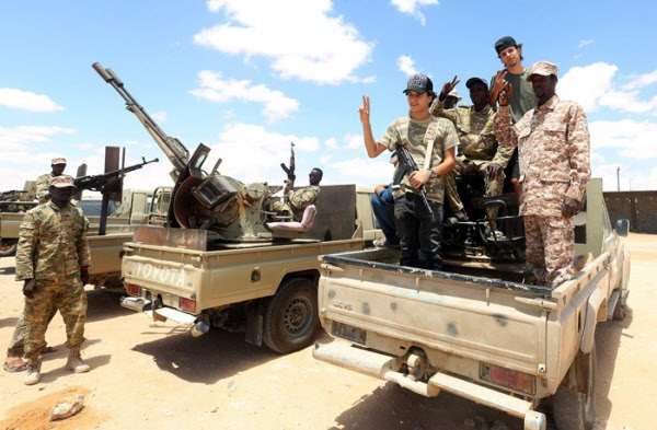 지난 20일 리비아 통합정부측 군인들의 모습/AFP 연합뉴스