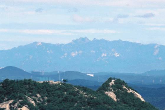 남산N타워서 본 개성 송악산