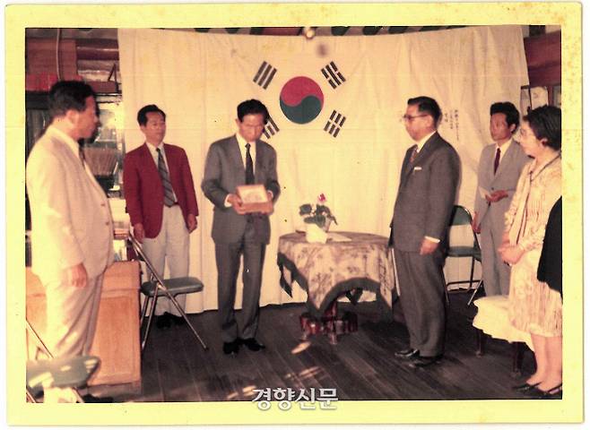 1972년10월14일 얼굴무늬 수막새가 처음 소개된지 38년만에 기증반환됐다. 사진은 국립경주박물관에서 열린 기증식 장면이다.|박일훈 관장 유족 제공