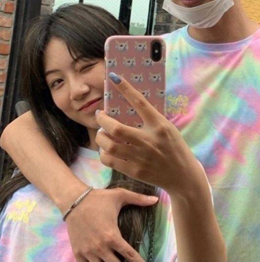 래퍼 하선호(18)가 커플 사진으로 추정되는 사진을 SNS에 올렸다가 급하게 삭제했다. /사진=하선호 인스타그램