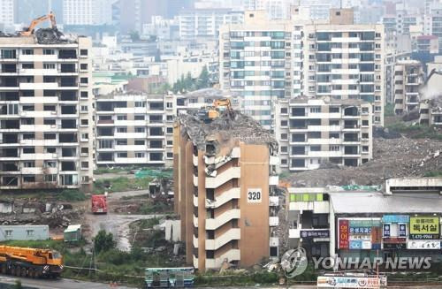 2019년 8월 철거공사 중인 둔촌주공아파트 [연합뉴스 자료사진]