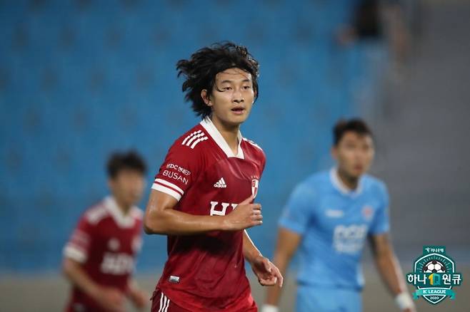 부산 아이파크 유니폼을 입고 데뷔전을 치른 김현 | 프로축구연맹