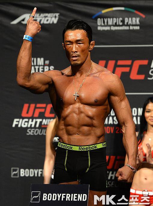 일본 파이터 추성훈이 2009~2015년 UFC 7경기를 치르면서 올린 평균소득이 정찬성 김동현 등 모든 한국인 종합격투기 선수를 능가한다는 통계가 공개됐다. 2015년 서울대회 계체 통과 후 추성훈. 사진=MK스포츠DB