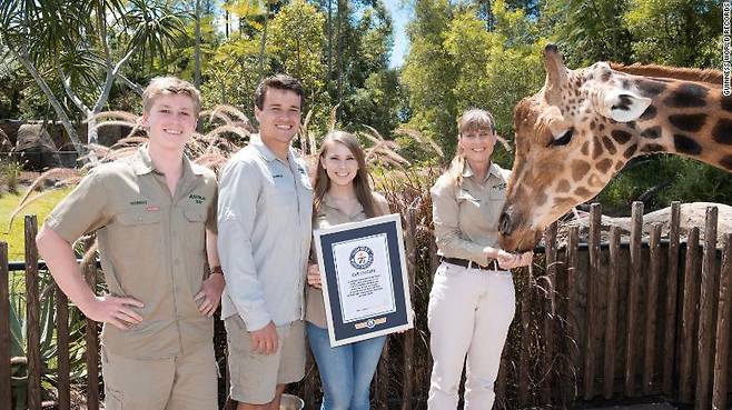 세계에서 가장 키가 큰 기린으로 기네스 세계기록을 거머쥔 ‘포레스트’