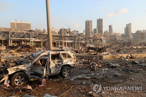 4일(현지시간) 레바논 수도 베이루트 항구에서 발생한 폭발 현장.[로이터=연합뉴스]